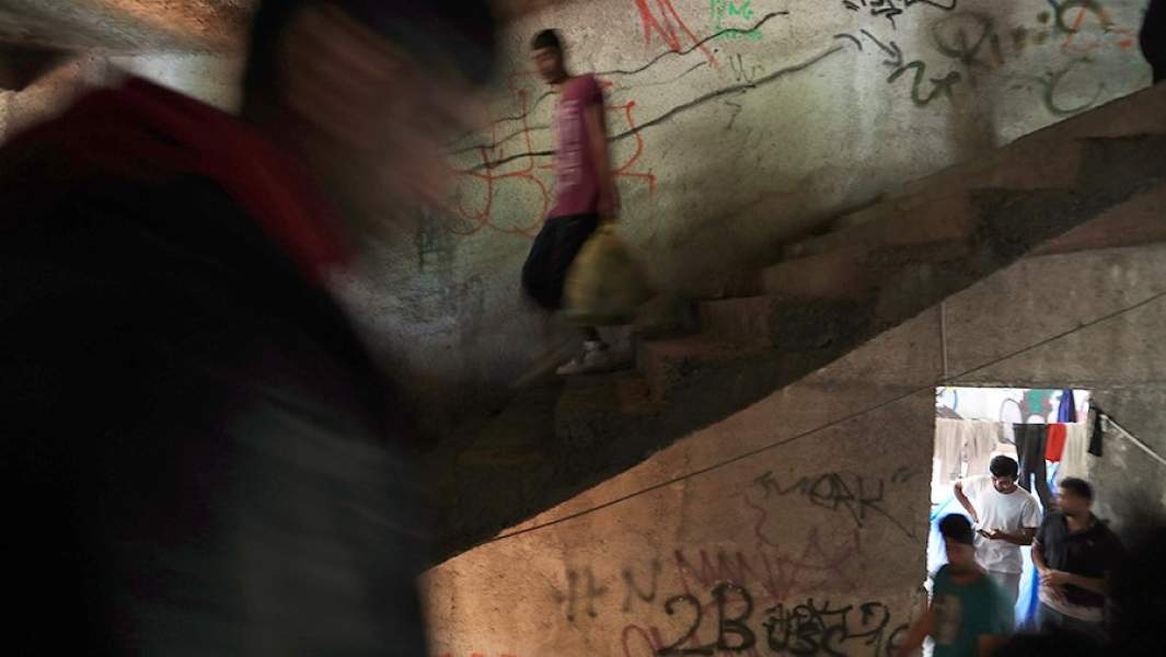 Лагерь для беженцев в разрушенном студенческом общежитии в Боснии и Герцеговине