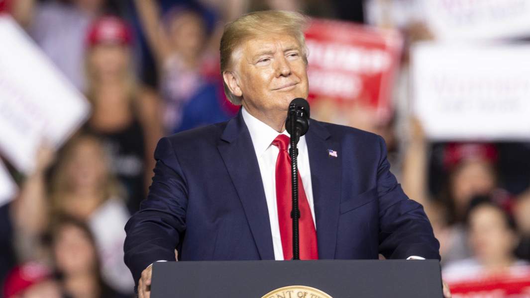 Президент США Дональд Трамп встретился со своими сторонниками в Манчестере в рамках предвыборной кампании