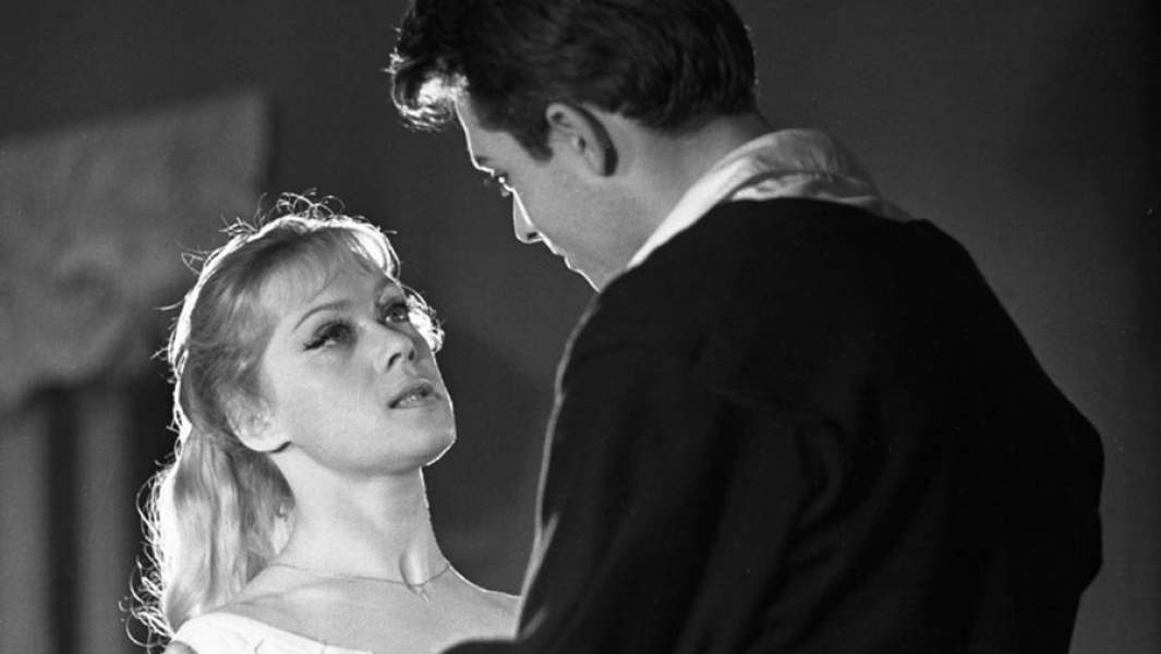 Алиса Фрейндлих на сцене Театра "Ленсовета".