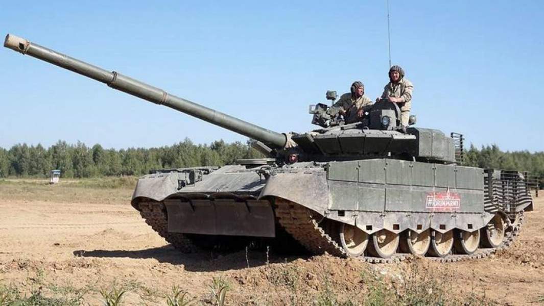 Танк Т-80БВМ на полигоне Алабино