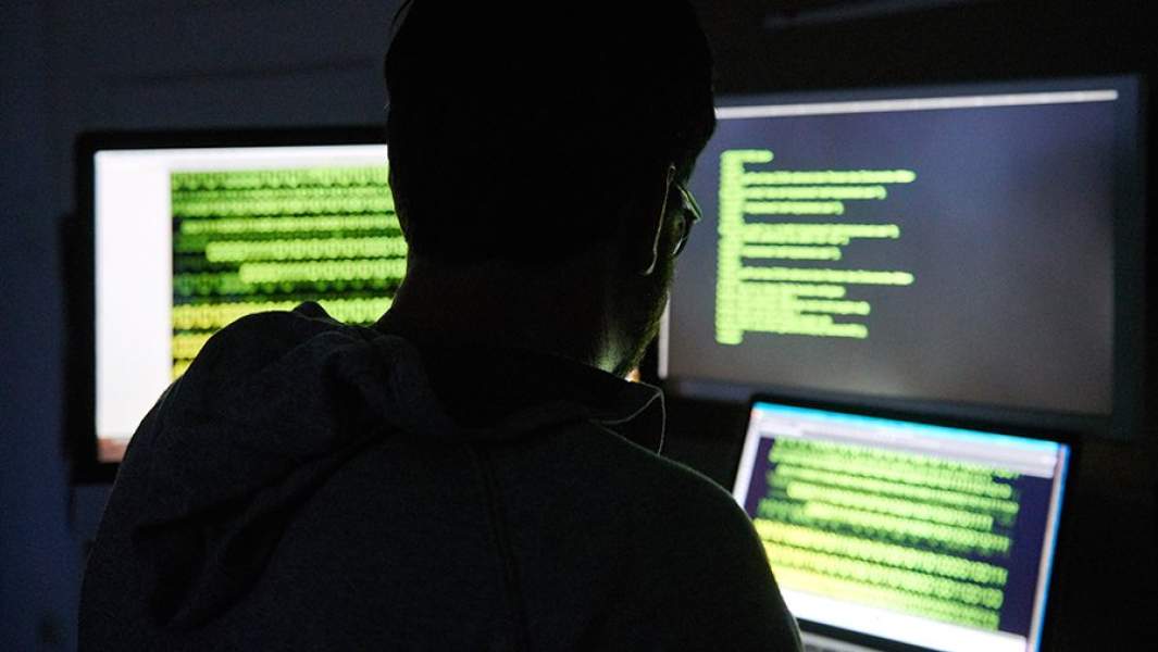 Человек за компьютером