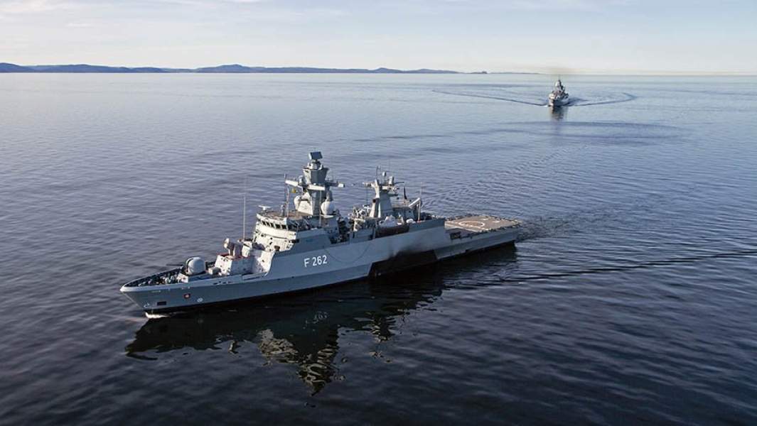 Фрегат F 262 Erfurt во время ракетных стрельб, май 2019 г