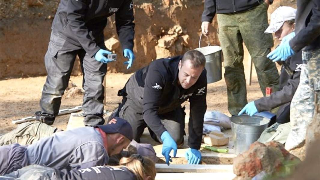 Археологи на месте обнаружения останков генерала Гюдена в Смоленске