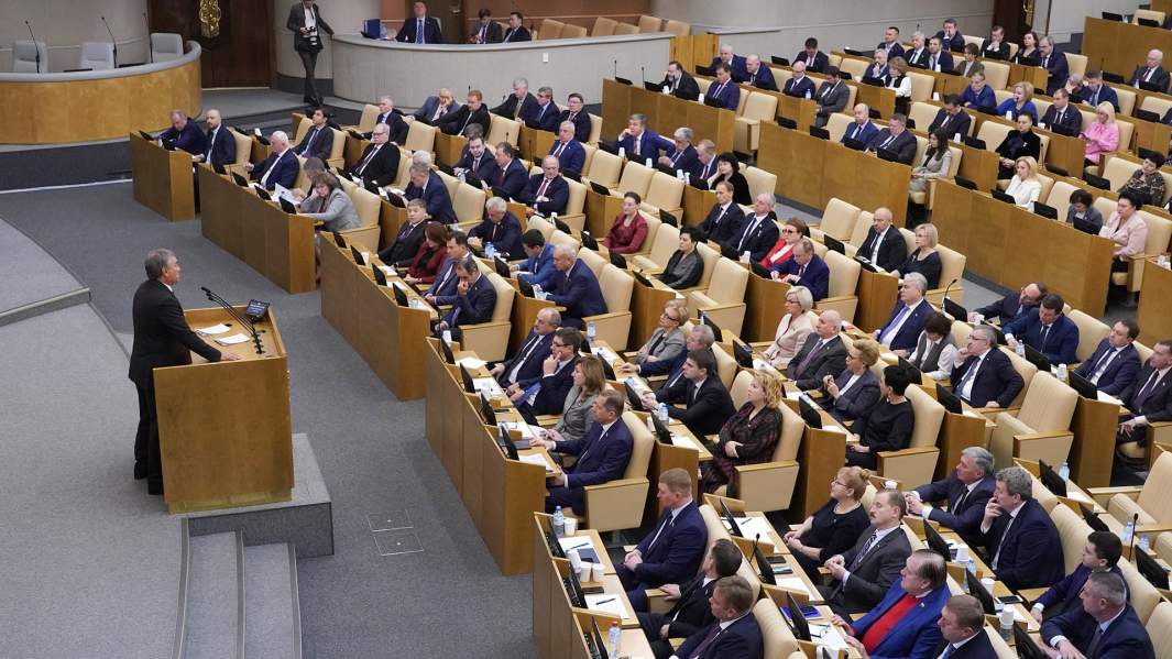 Депутаты на заключительном пленарном заседании осенней сессии Государственной Думы РФ