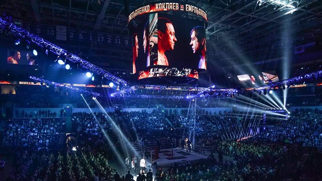 Александр Емельяненко и Михаил Кокляев перед началом поединка