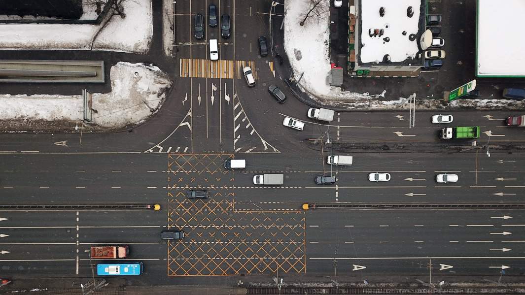 Машины на дороге