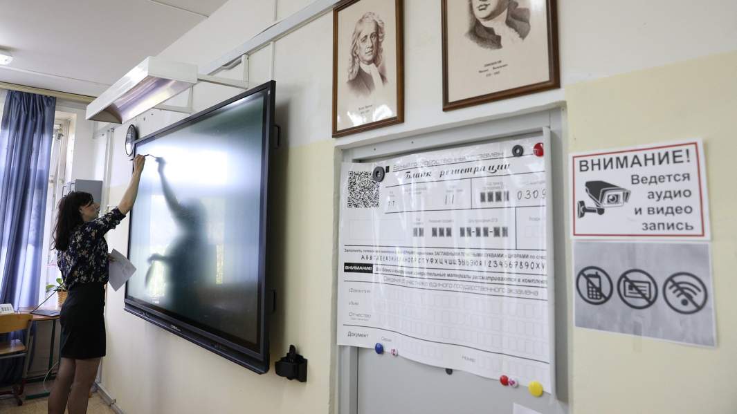 Парта, тройка: половина выпускников не готова к ЕГЭ