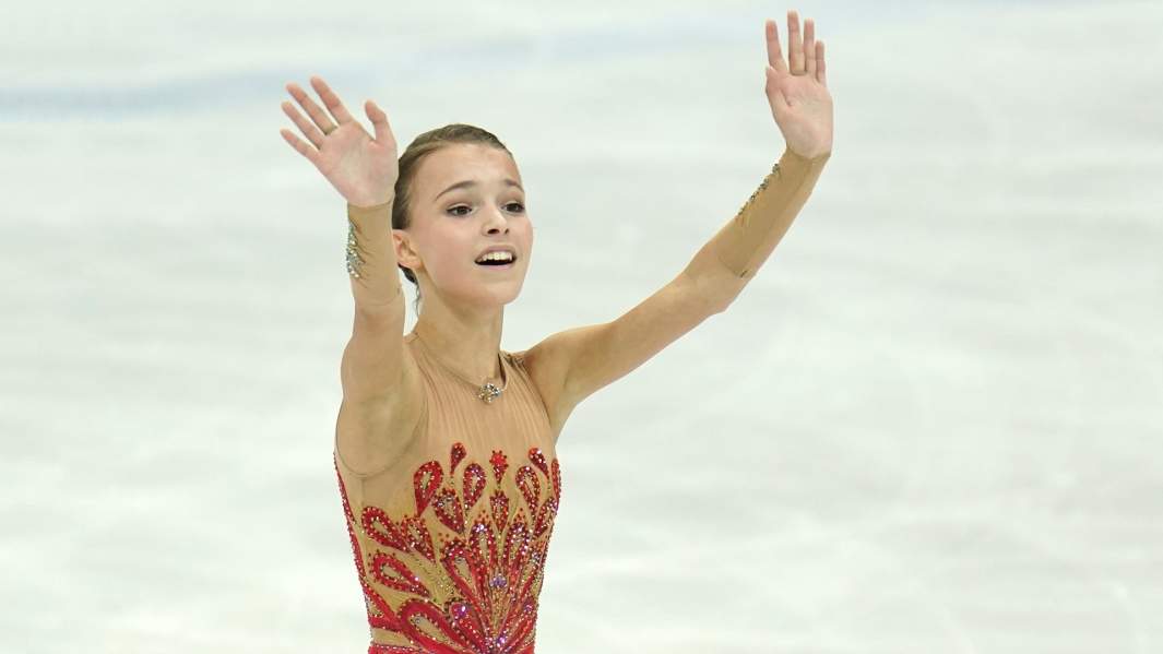 Анна Щербакова выступает с произвольной программой в женском одиночном катании на контрольных прокатах по фигурному катанию в Москве