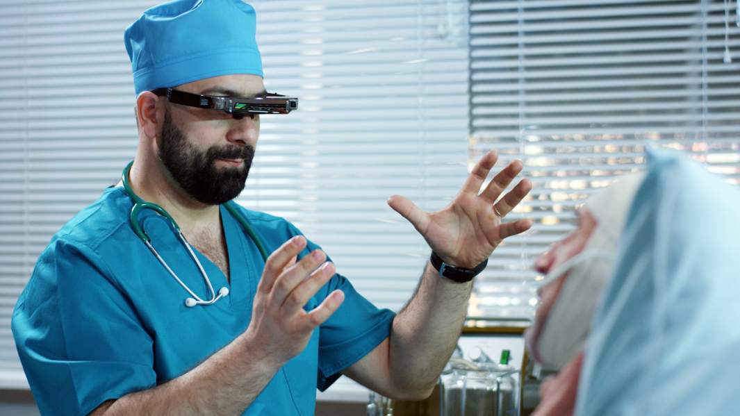 Доктор в очках