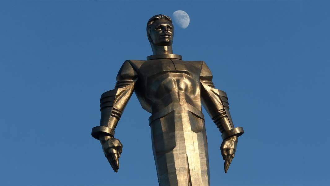 памятник гагарин луна мкс космос