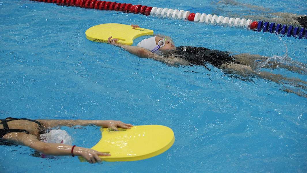 бассейн вода спортсмен