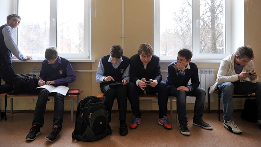 школа гаджеты смартфон школьники