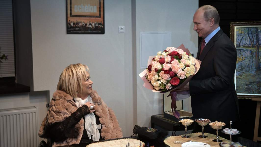 Владимир Путин поздравляет Галину Волчек с юбилеем