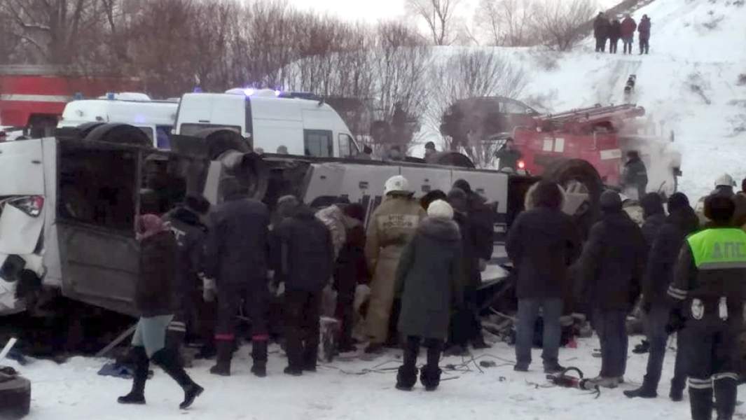 Пассажирский автобус, упавший с моста в Забайкальском крае