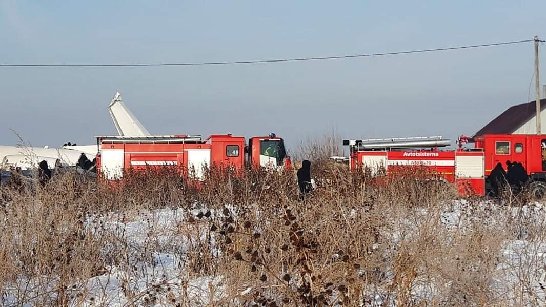 Пожарные машины прибывшие на место крушения