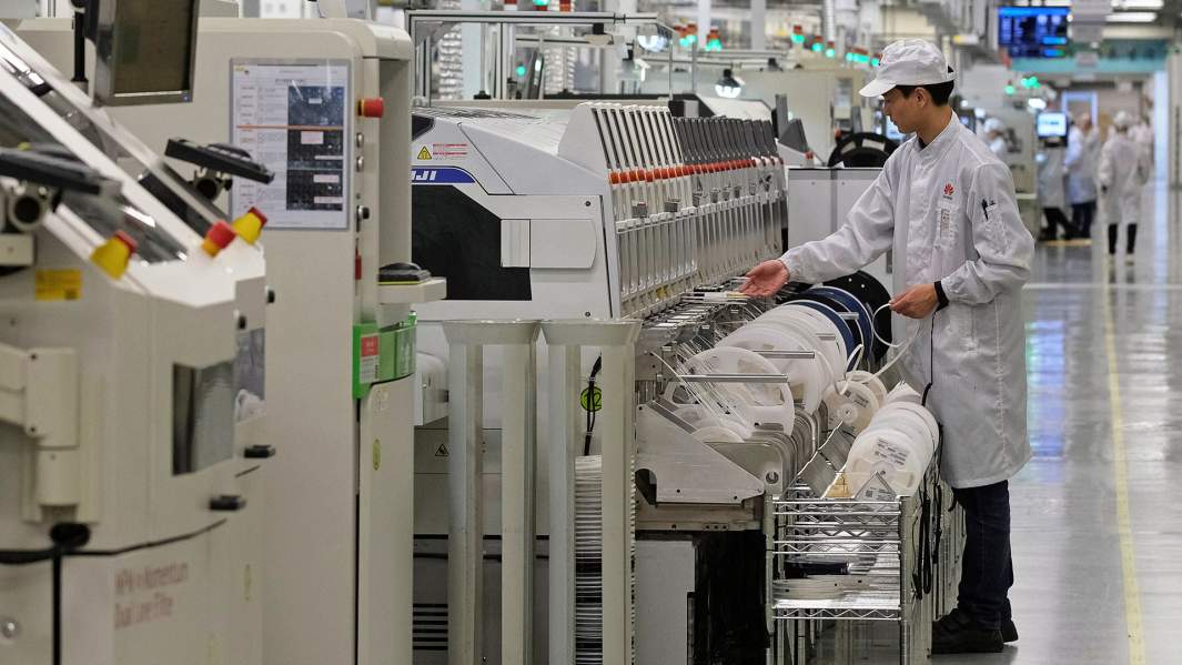 Производственная линия мобильноых телефонов Huawei 