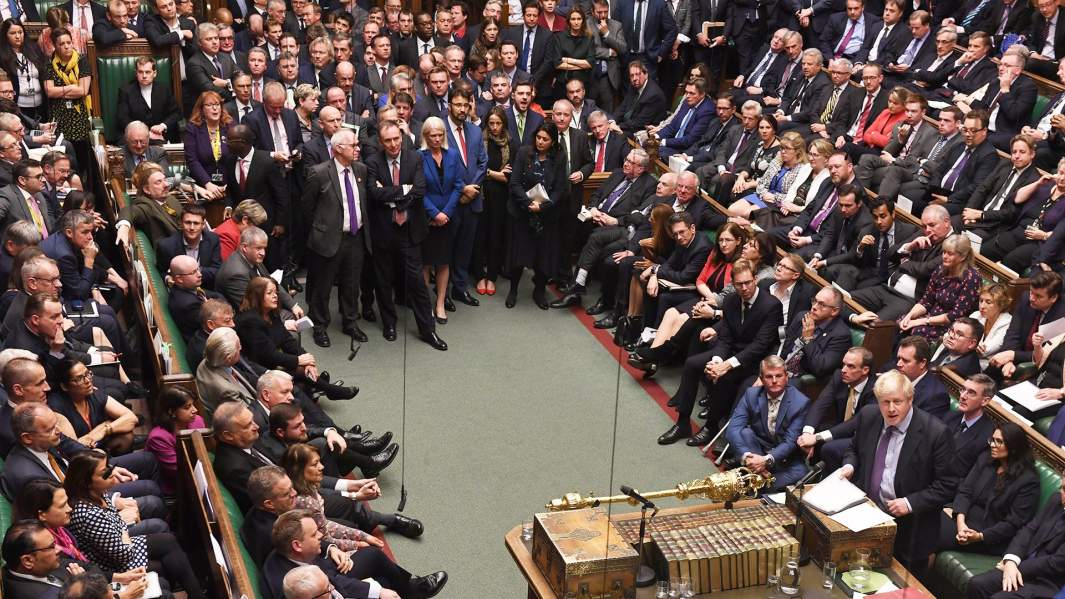 Борис Джонсон обращается с речью к Палате общин