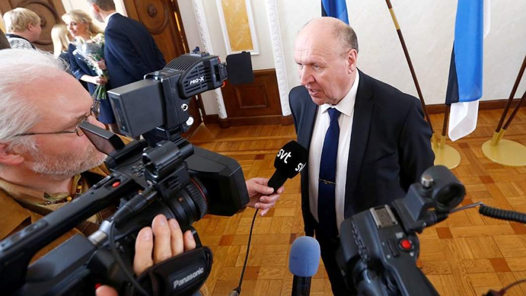 Министр внутренних дел Эстонии Март Хельме во время общения с прессой