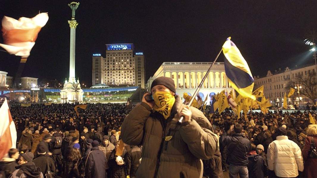 Сторонники кандидата в президенты Украины от оппозиции Виктора Ющенко на площади Независимости в Киеве. 22 ноября 2004 года