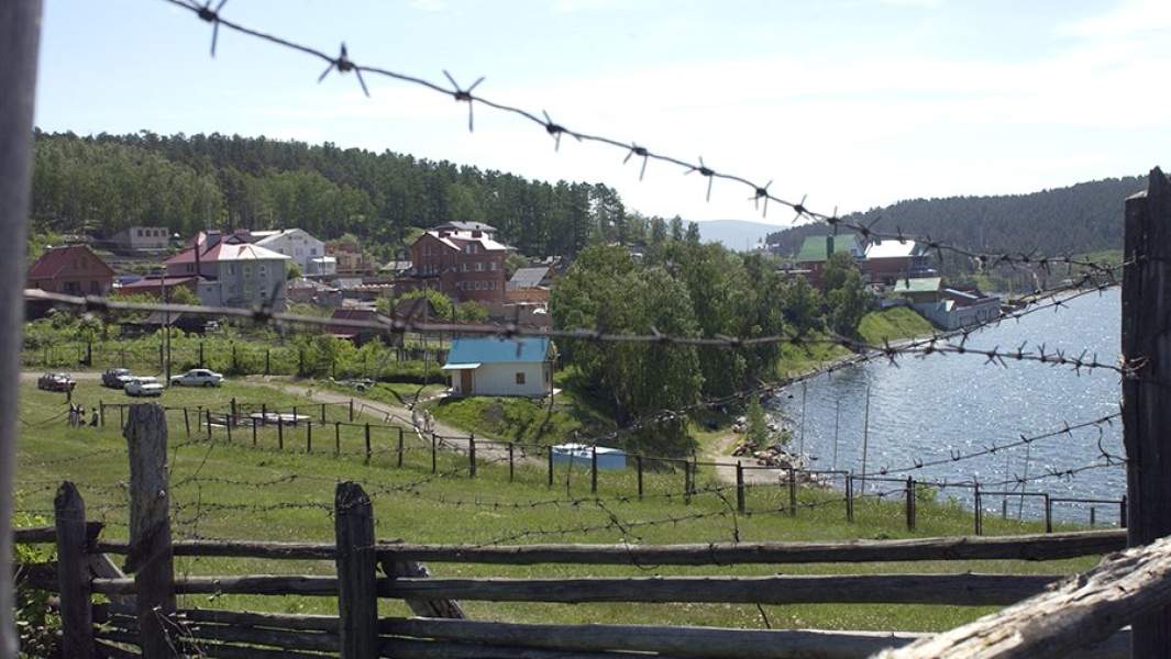 Жилая застройка на берегу озера Тургояк