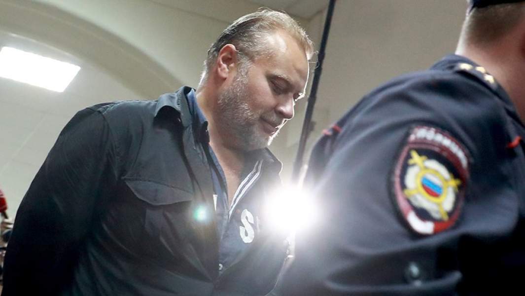 Заместитель директора Федеральной службы исполнения наказаний (ФСИН) России Олег Коршунов, обвиняемый в растрате, перед началом рассмотрения ходатайства об его аресте в Басманном суде