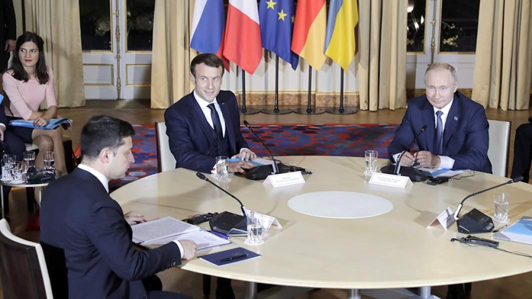 Президент РФ Владимир Путин и президент Франции Эммануэль Макрон, президент Украины Владимир Зеленский во время встречи в «Нормандском формате» в Елисейском дворце