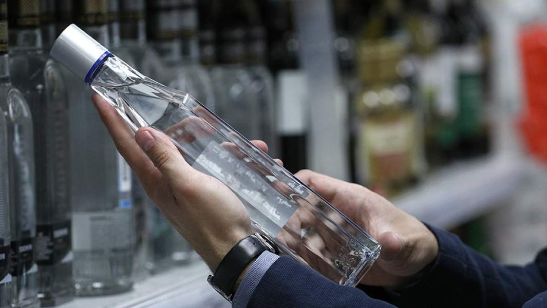 Покупка водки в магазине