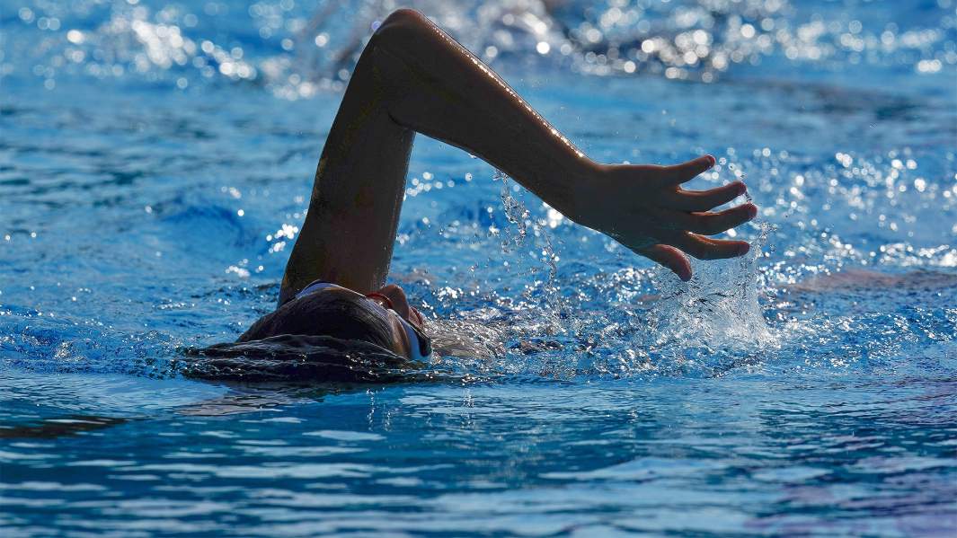 бассейн вода спортсмен