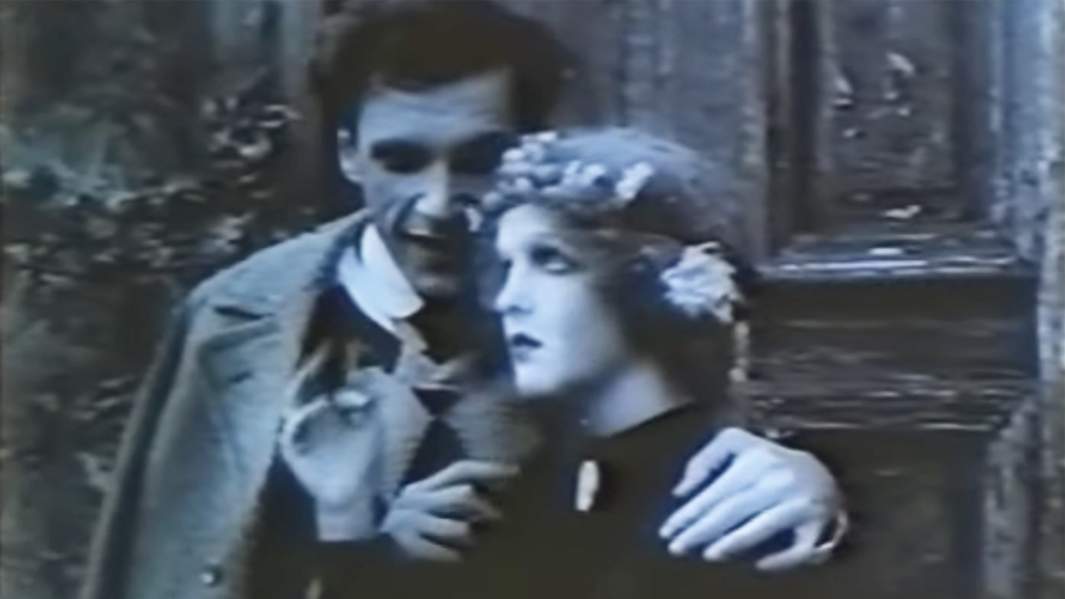 Кадр из фильма Рустама Хамдамова «Нечаянные радости»