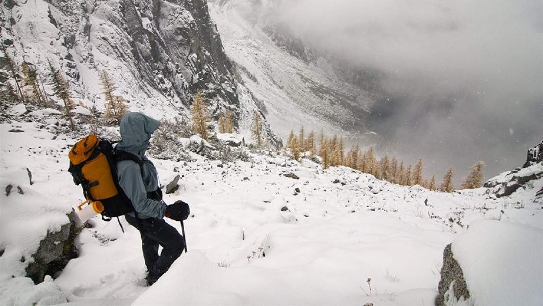 путешественник в горах 