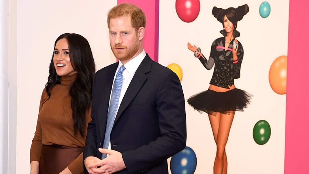 Принц Гарри и Меган Маркл во время посещения Канадского дома в Лондоне