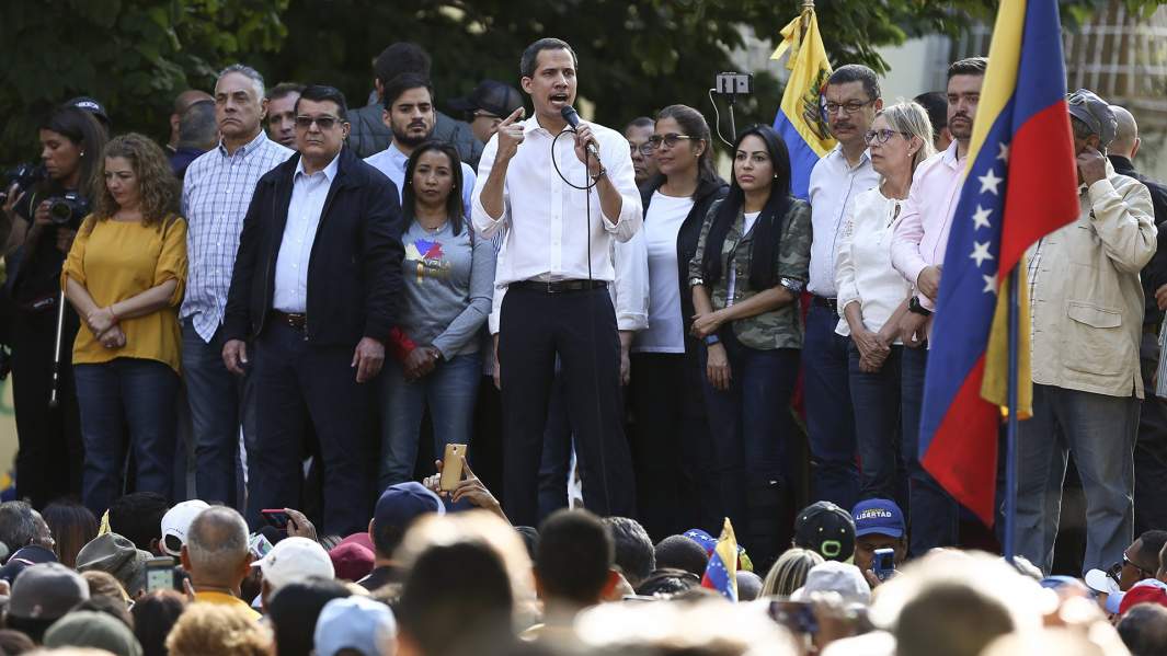 Хуан Гуайдо во время митинга