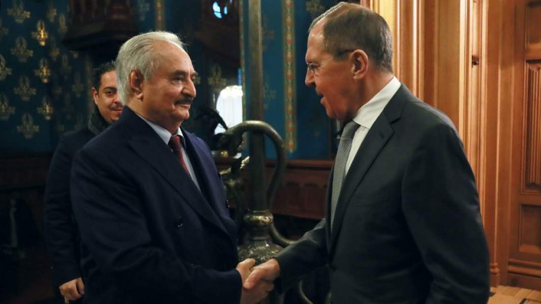 Командующий Ливийской национальной армией Халифа Хафтар и министр иностранных дел России Сергей Лавров