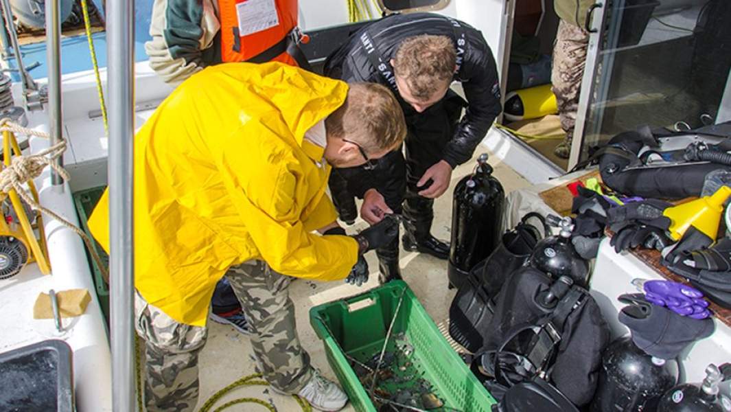 Археологи подводного отряда Института археологии РАН во время поиском у мыса Ак-Бурун