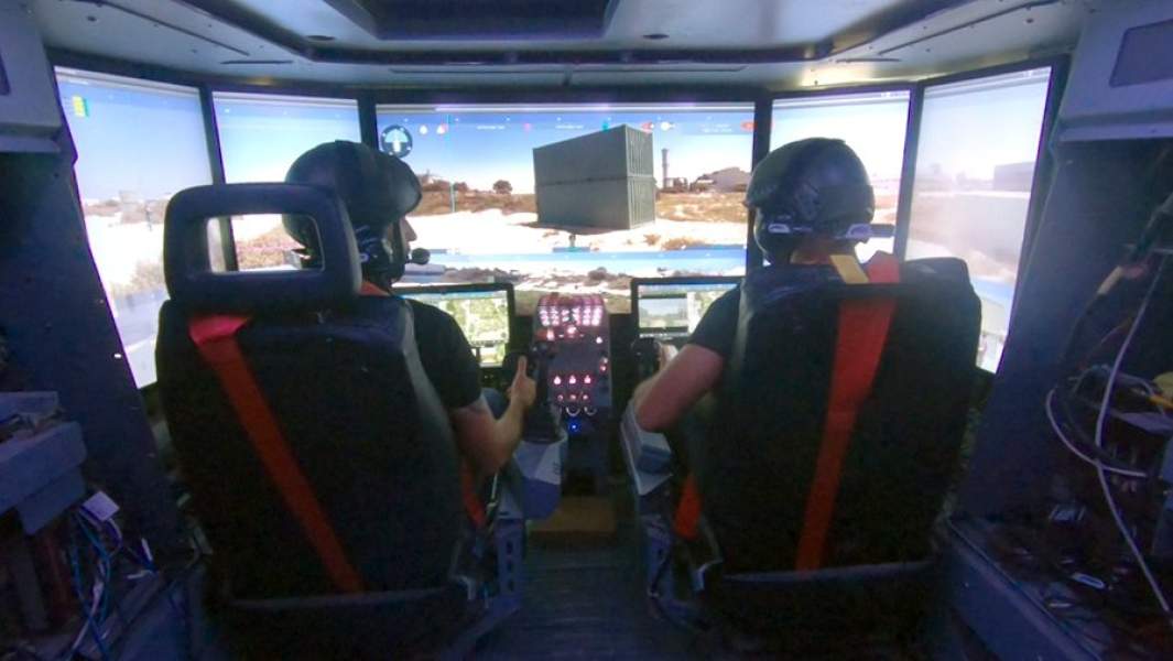 Боевое отделение израильской испытательной платформы проекта «Кармель». Заметен высокий уровень цифровизации