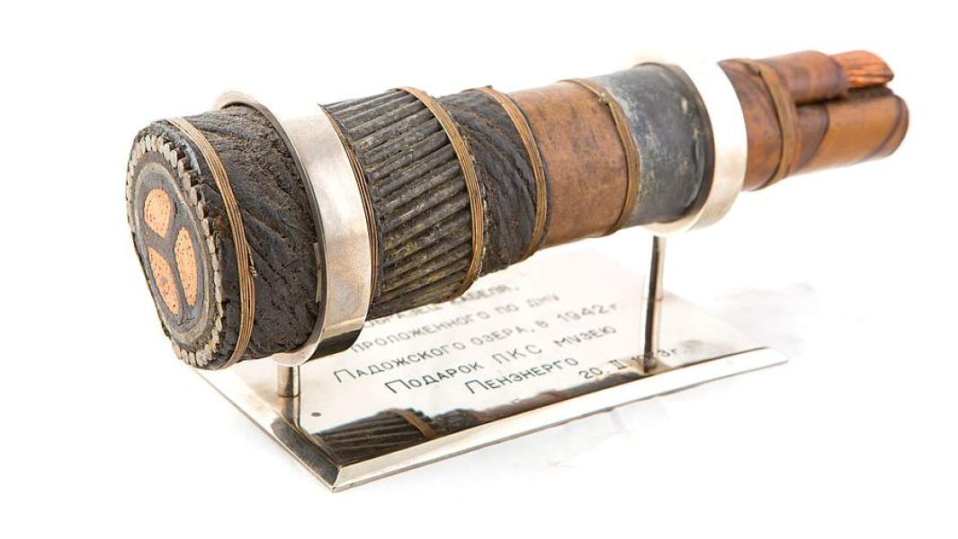 Образец кабеля, проложенного по дну Ладожского озера в 1942 году