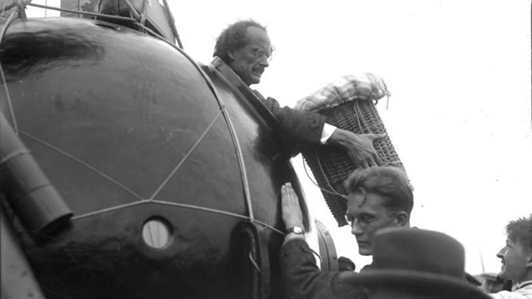 Огюст Пиккар в гондоле стратостата FNRS-1