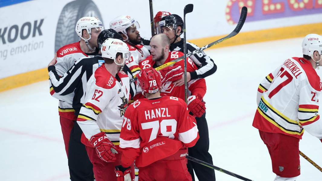 матч КХЛ Спартак и Куньлунь Ред Стар