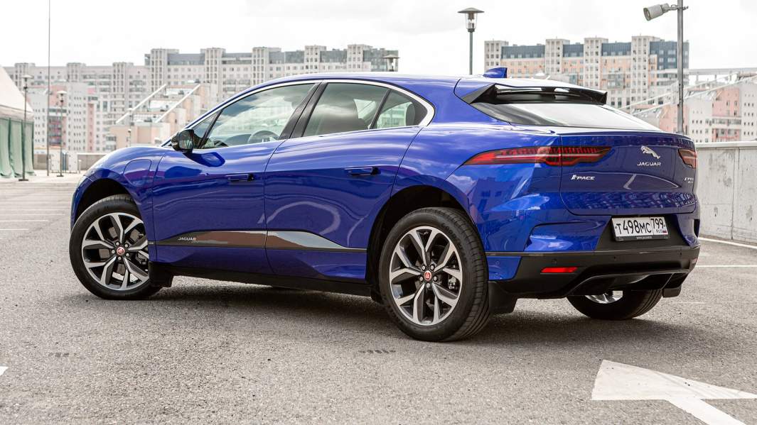 Габариты I-Pace: 4682×2011×1565 мм. Колесная база — 2990 мм