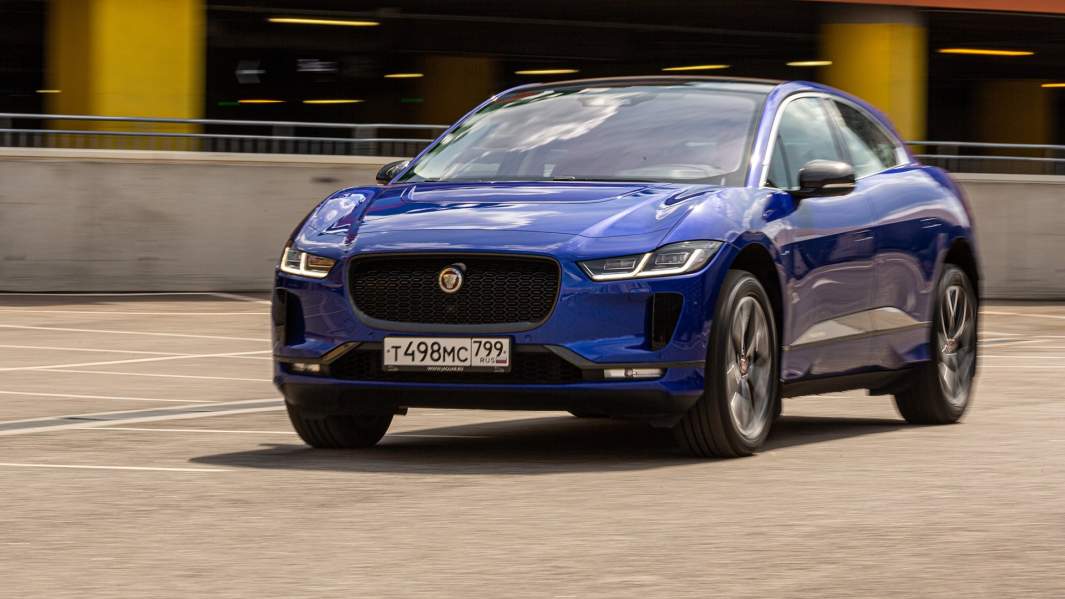 С места до 100 км/ч кроссовер разгоняется за 4,8 секунды. Максимальная скорость — 200 км в час