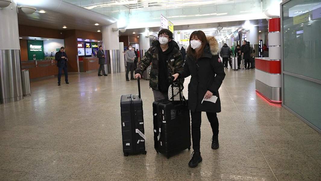 Туристы из Китая в аэропорту Шереметьево