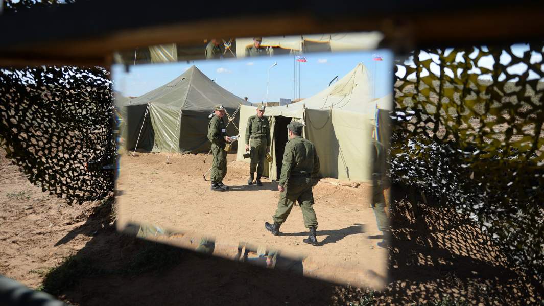 Военнослужащие на совместных учениях объединенной системы ПВО государств-участников СНГ «Боевое Содружество» на полигоне «Ашулук»