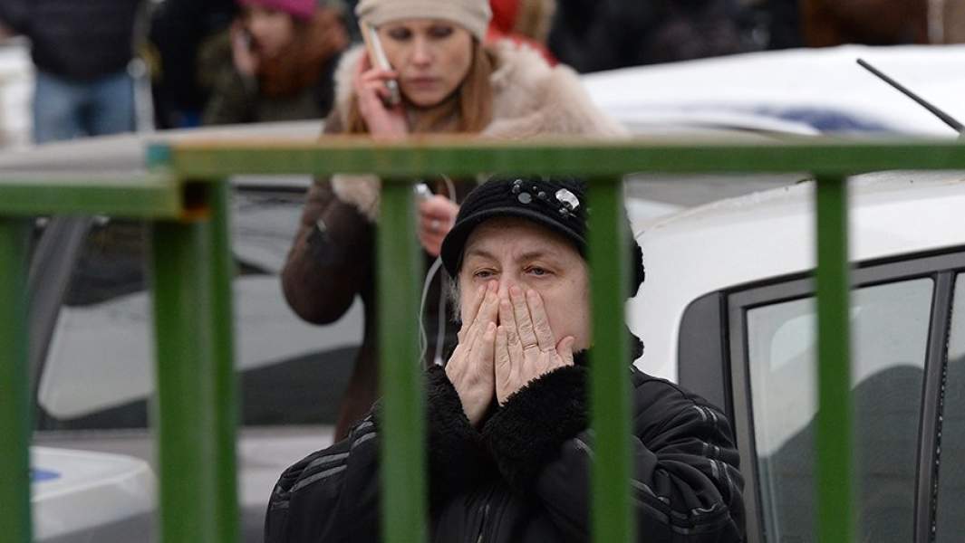 Родители учеников московской школы № 263, куда проник вооруженный старшеклассник Сергей Г. – учащийся школы. 3 февраля 2014 года