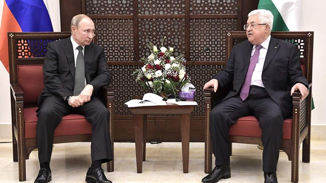 Президент РФ Владимир Путин и президент Государства Палестина Махмуд Аббас во время встречи в президентском дворце в Вифлееме. 23 января 2020 года