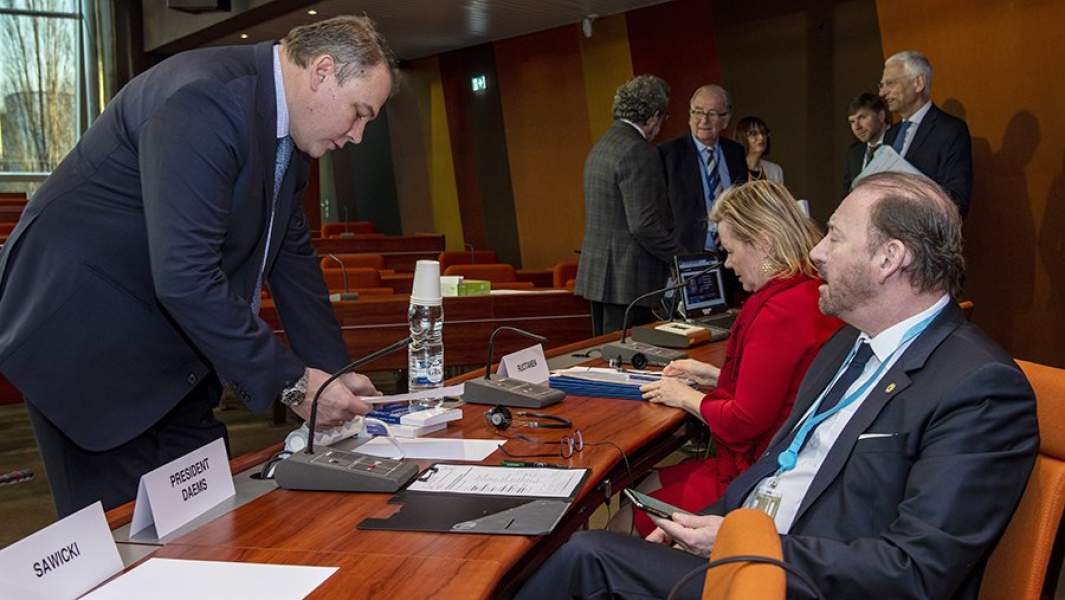 Хендрик Дамс (справа) и Петр Толстой