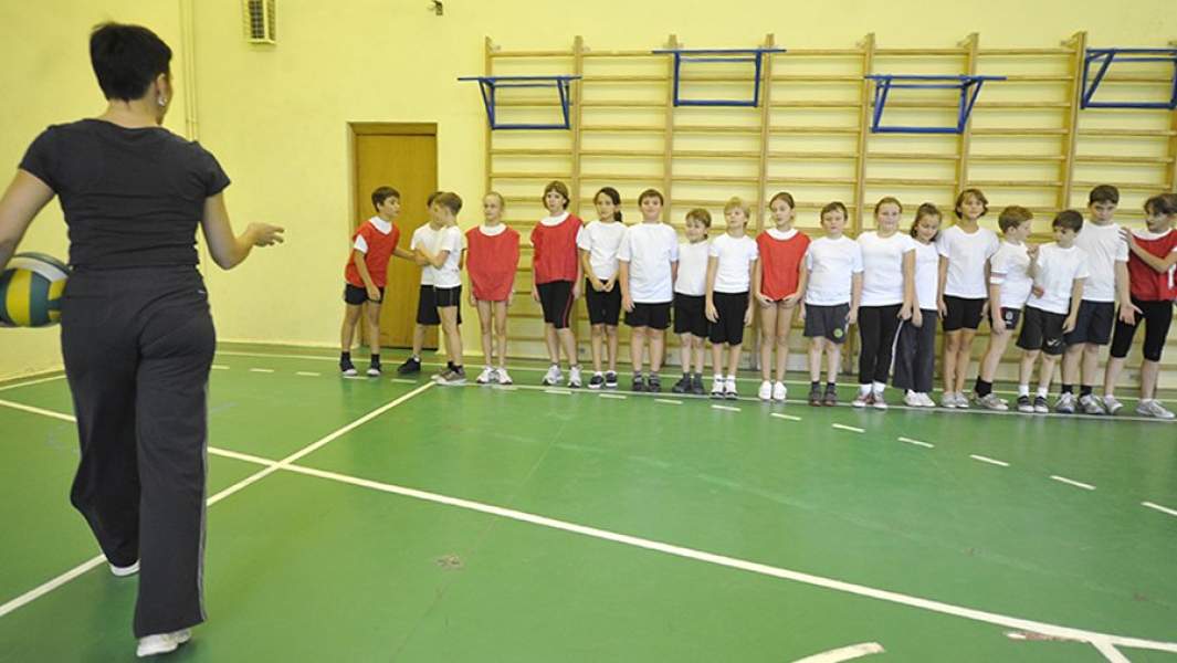 Урок физкультуры в школе