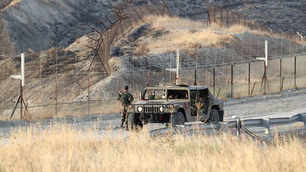 Израильские солдаты во время патрулирования в Иорданской долине