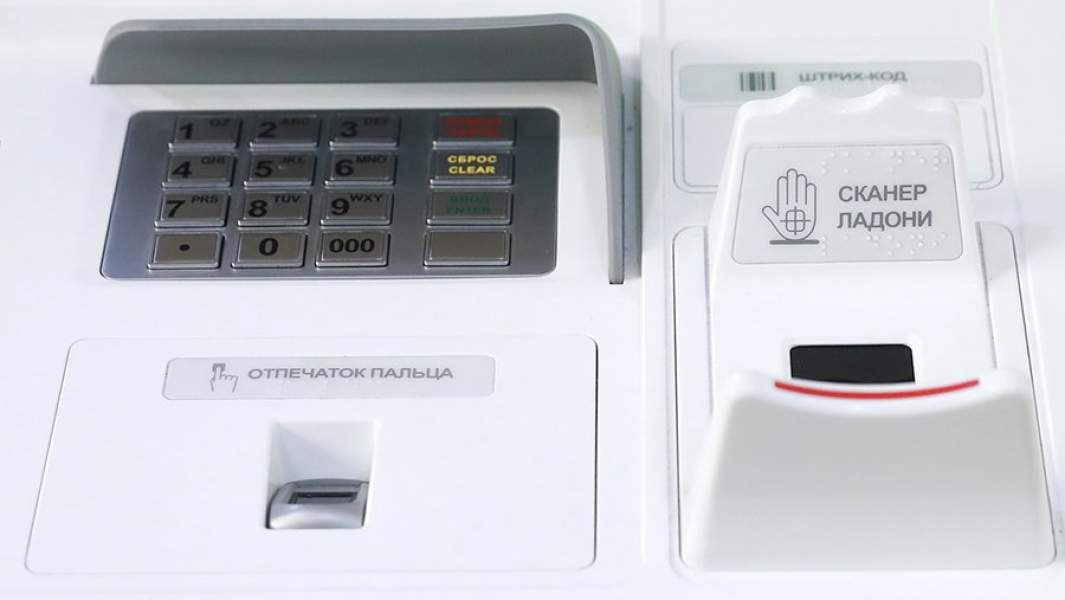 Банкомат, способный проводить идентификацию клиентов по лицам