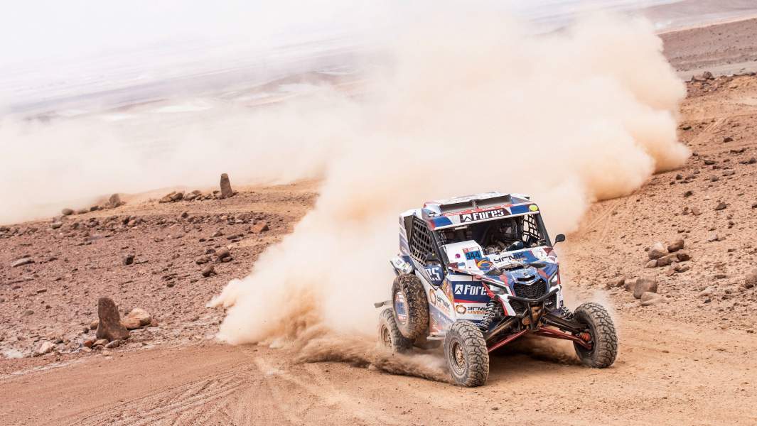 Экипаж Сергея Карякина во время ралли «Дакар-2020»