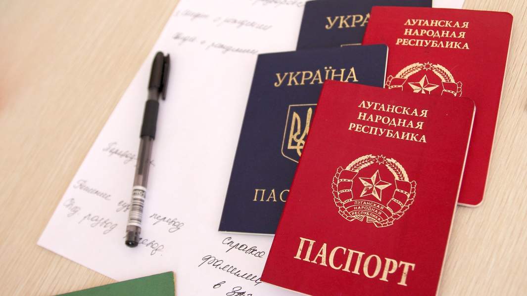 Паспорта в пункте по приему документов на гражданство РФ